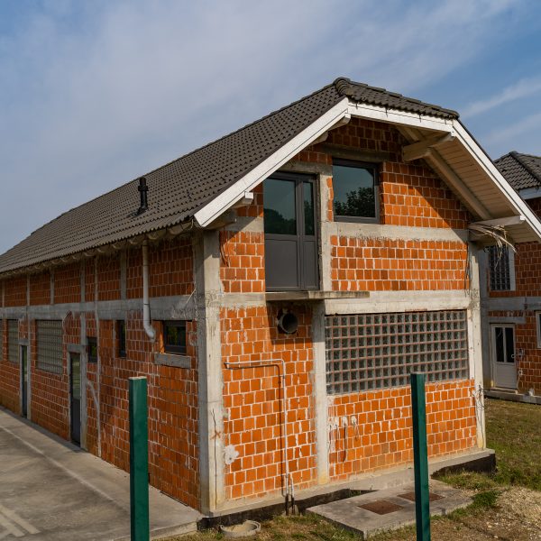 ULAZ U GORNJI DIO ZGRADE ŠIRE NAMJENE - 122m2